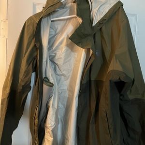 REI COOP LIGHTWEIGHT RAIN JACKET